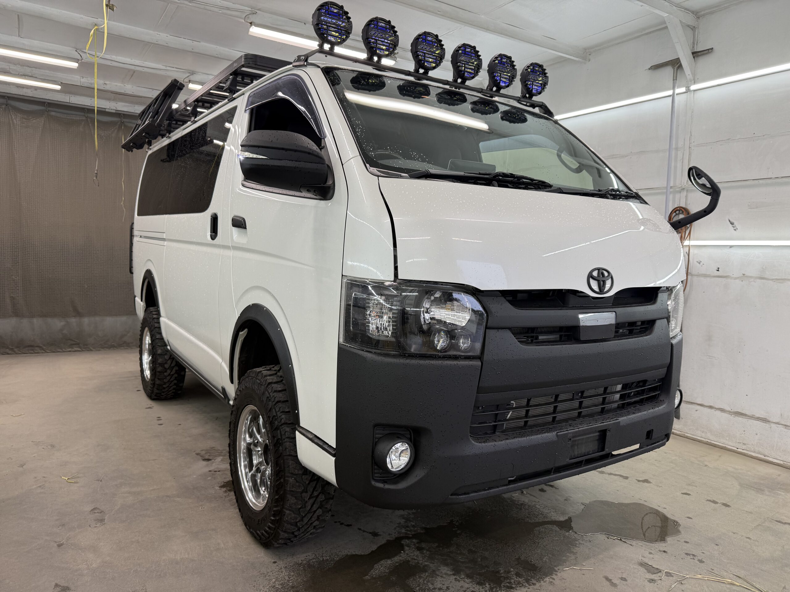 東京都　GDH206V改　リフトアップハイエース　ご成約　全塗装　ナルドグレー